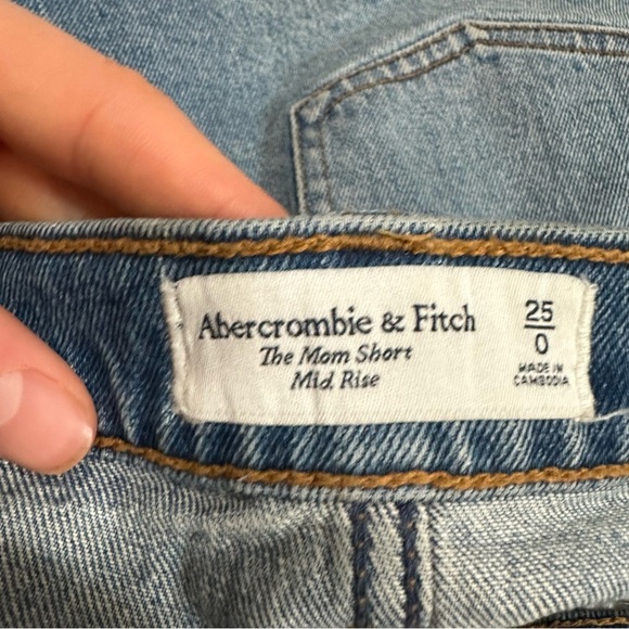 Abercrombie the mom short mid rise denim distressed size  0 25 - Picture 4 of 4
